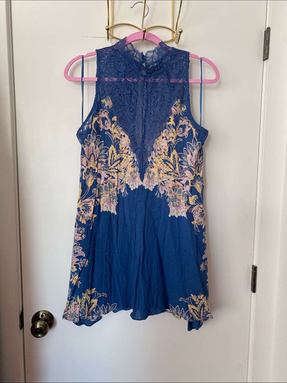 FREE PEOPLE Intimately Blue Floral Lace Halter Mini Dress/ Tunic 💙🌸
